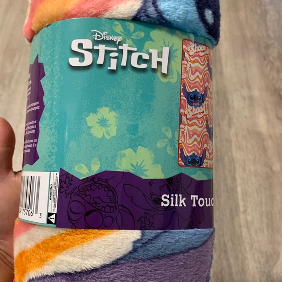 NWT Lilo & Stitch Silk Touch Throw Blanket 40in × 50in - Picture 6 of 11